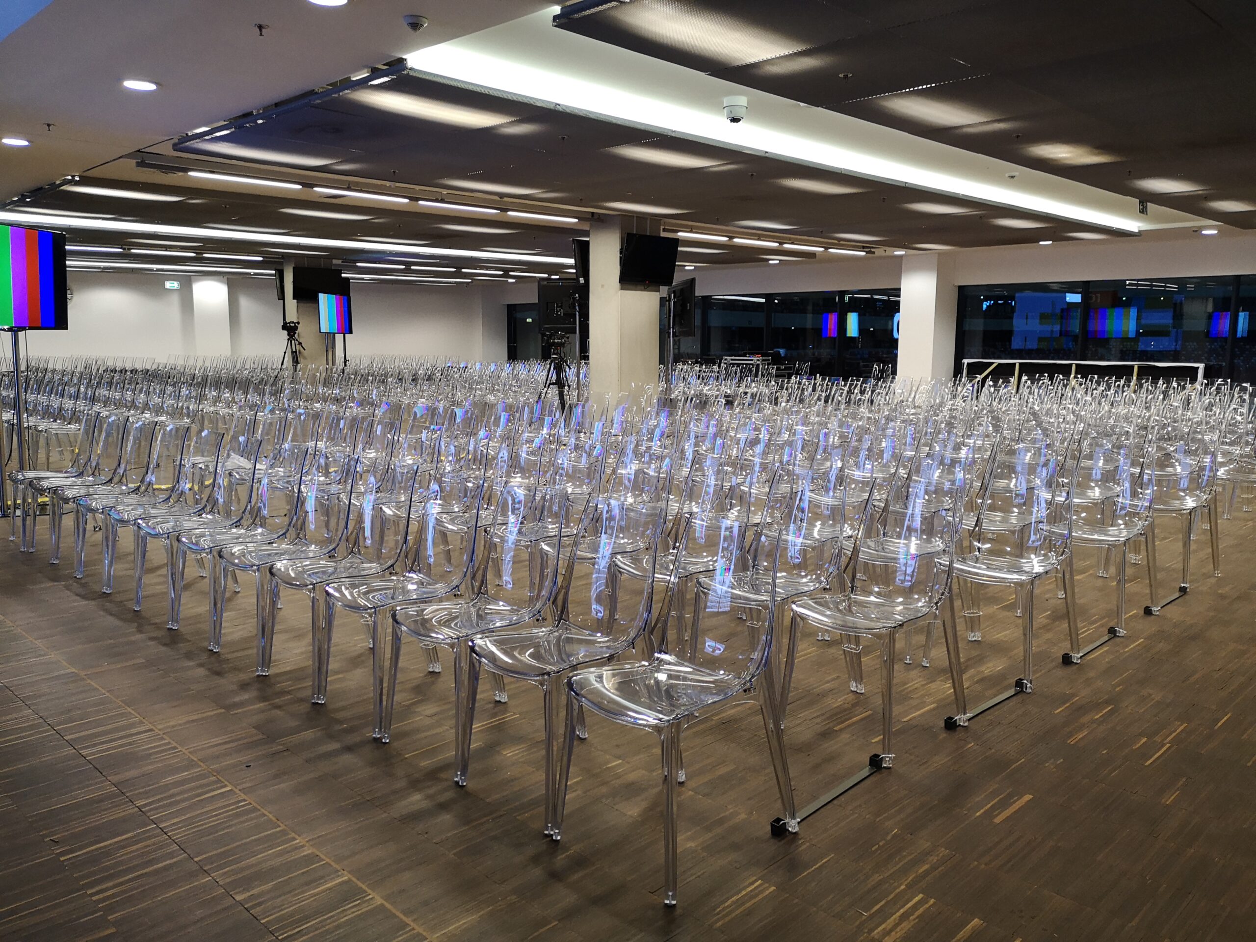 Wypożyczalnia mebli eventowych – Warszawa i nie tylko